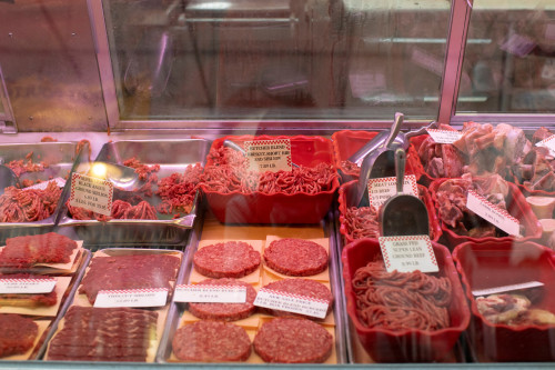 US beef sales to China skid after Beijing lets export registrations lapse