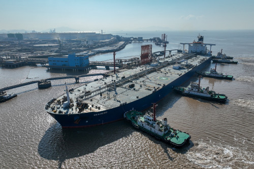 Oil tumbles 8% after China retaliates in global trade war