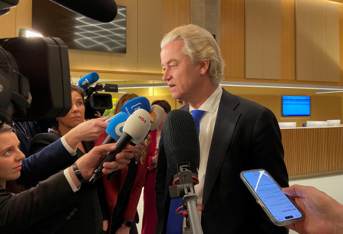 Dutch far-right leader Wilders threatens to quit government coalition