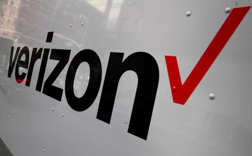 2025-07-16T161335Z_1_LYNXMPEL6F0TH_RTROPTP_4_VERIZON-CLOSURES