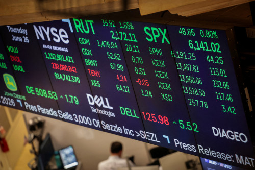 2025-08-05T134411Z_1_LYNXMPEL740QE_RTROPTP_4_STOCKS-USA-WELLS-FARGO-1