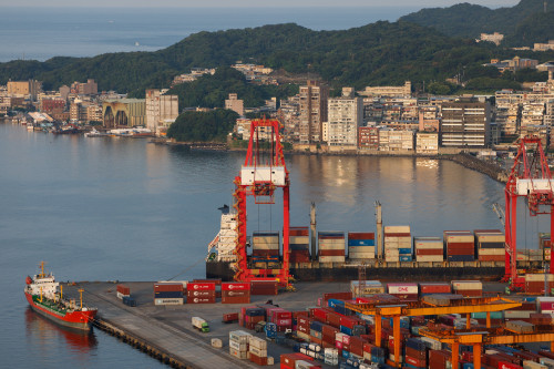 2025-08-11T080727Z_1_LYNXMPEL7A075_RTROPTP_4_USA-TRUMP-TARIFFS-TAIWAN-PORT-1