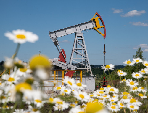 2025-08-15T183025Z_1_LYNXMPEL7E0R3_RTROPTP_4_GLOBAL-OIL-RUSSIA