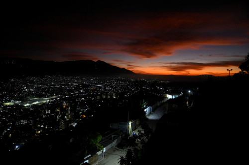2026-01-03T110524Z_1_LYNXMPEM0205Q_RTROPTP_4_USA-VENEZUELA-EXPLOSIONS