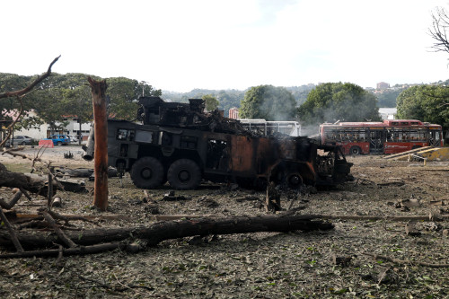 2026-01-03T135239Z_1_LYNXMPEM0208L_RTROPTP_4_USA-VENEZUELA-EXPLOSIONS