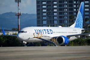 Passengers try to rebook their tickets from cancelled United Airlines